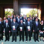 靖国神社神門前で